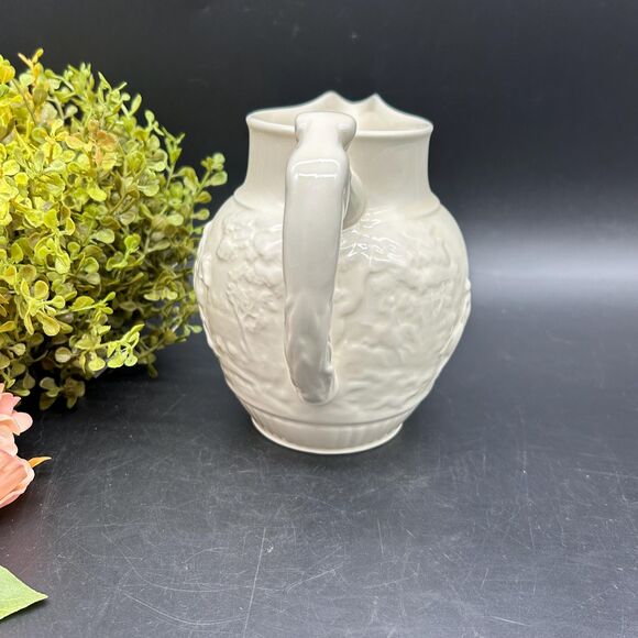 Wedgwood Dog Handle Pitcher Etruria & Barlaston Gloss White Fox Hunting Horses - Picture 4 of 6